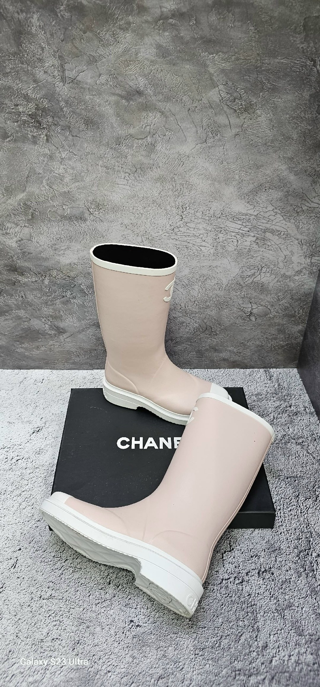 резиновые сапоги chanel,резиновые сапоги шанель,chanel черные резиновые сапоги для женщин,сапоги chanel,chanel черные резиновые сапоги
