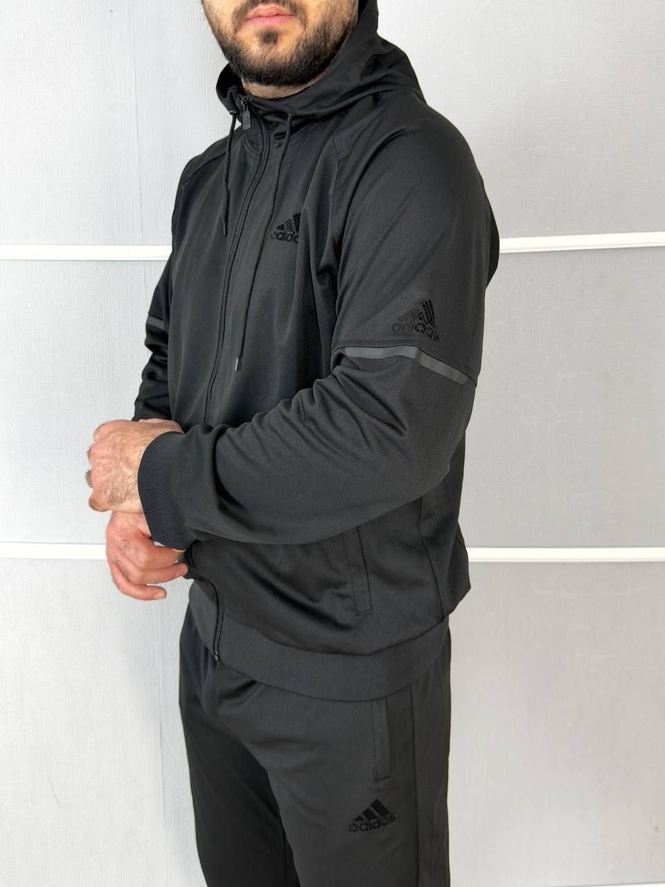 мужской спортивный костюм с капюшоном adidas,спортивный костюм adidas,спортивный костюм мужской adidas,спортивные костюмы адидас,серый спортивный костюм мужской