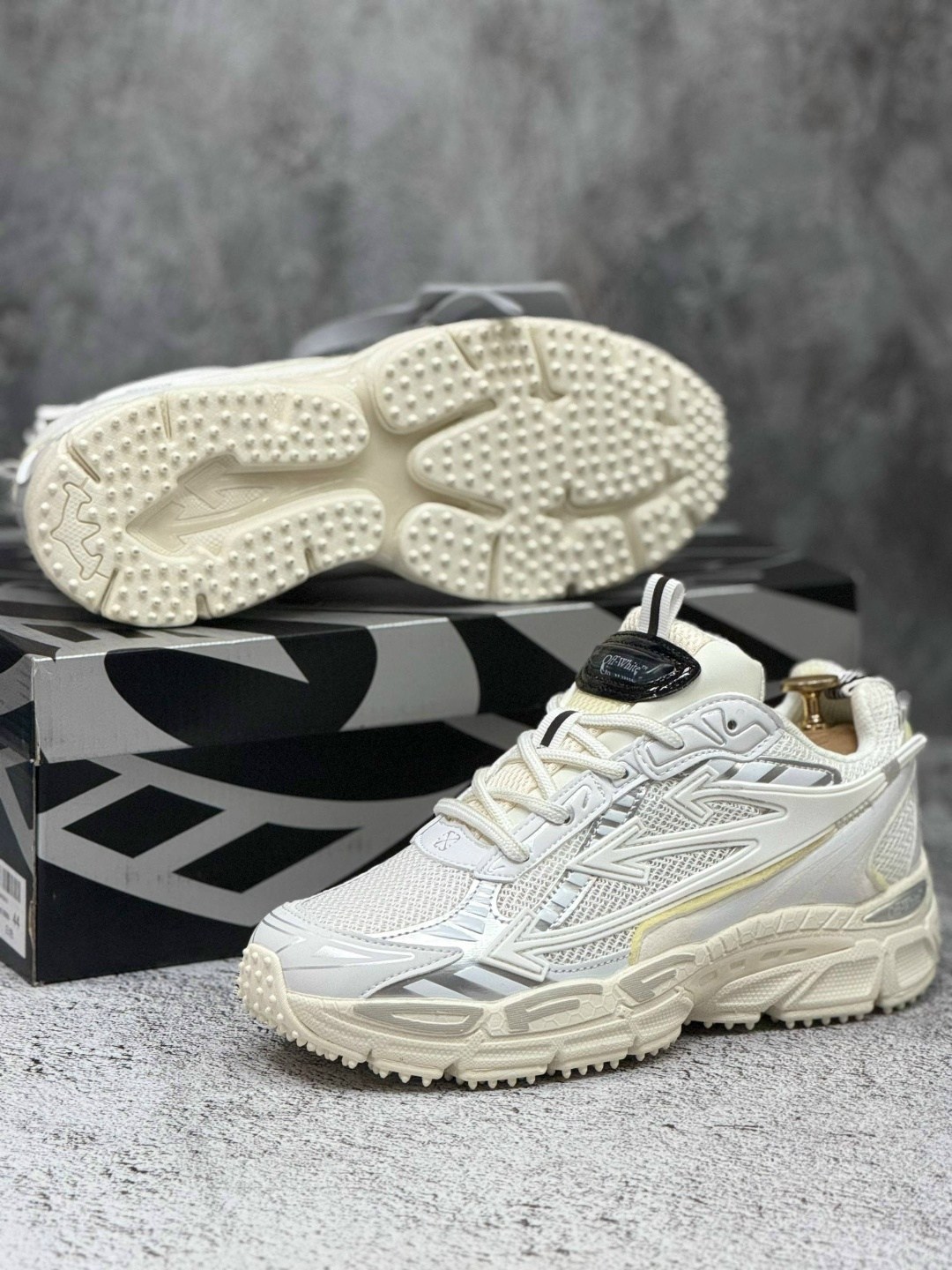 кроссовки off-white be right back,кроссовки off white be right,off-white кроссовки be right back белый,белые и серебристые кроссовки be right back off-white,кроссовки