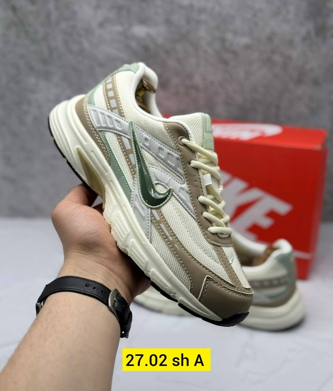 кроссовки nike initiator,кроссовки nike,мужские беговые кроссовки initiator от finish line nike бежевый,повседневные кроссовки,кроссовки мужские женские