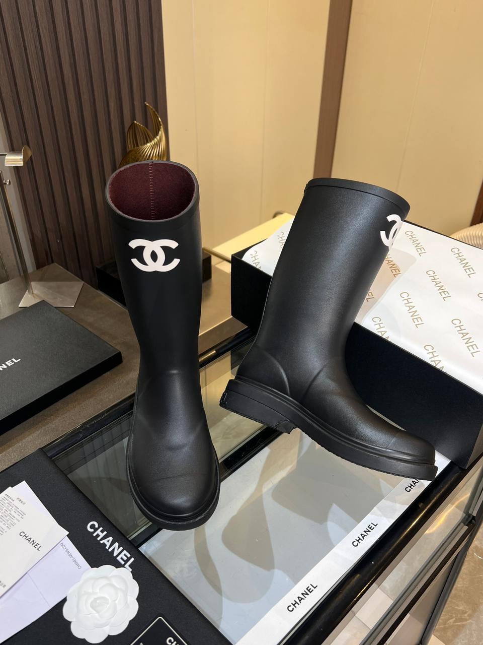резиновые сапоги стильные,сапоги chanel,резиновые сапоги,стильные образы