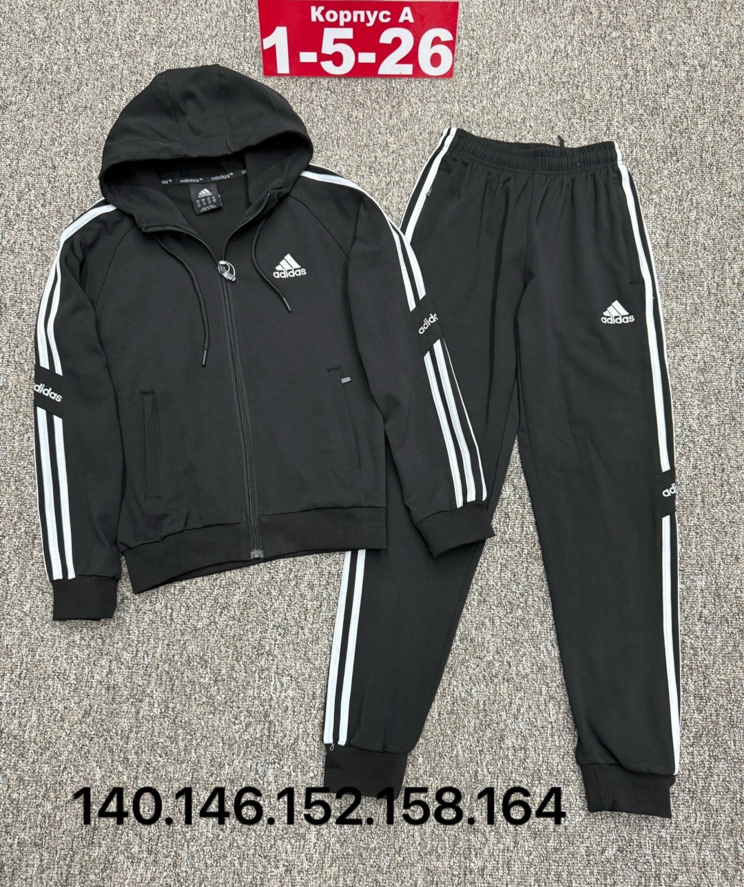 костюм спортивный adidas,спортивные костюмы адидас,костюм адидас,мужской спортивный костюм,адидас костюм черный 3 полоски