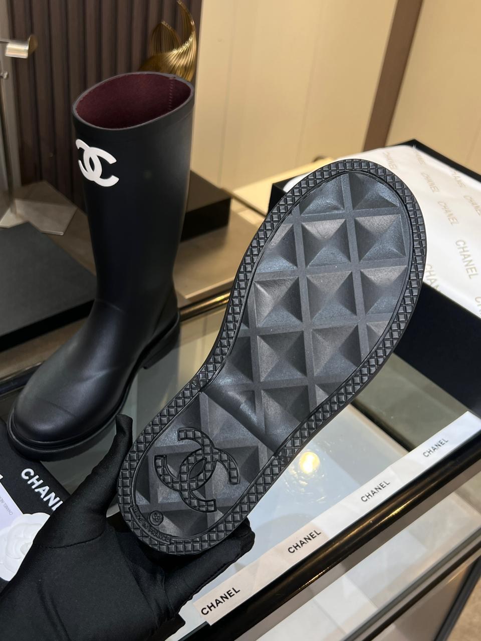 резиновые сапоги стильные,сапоги chanel,резиновые сапоги,стильные образы