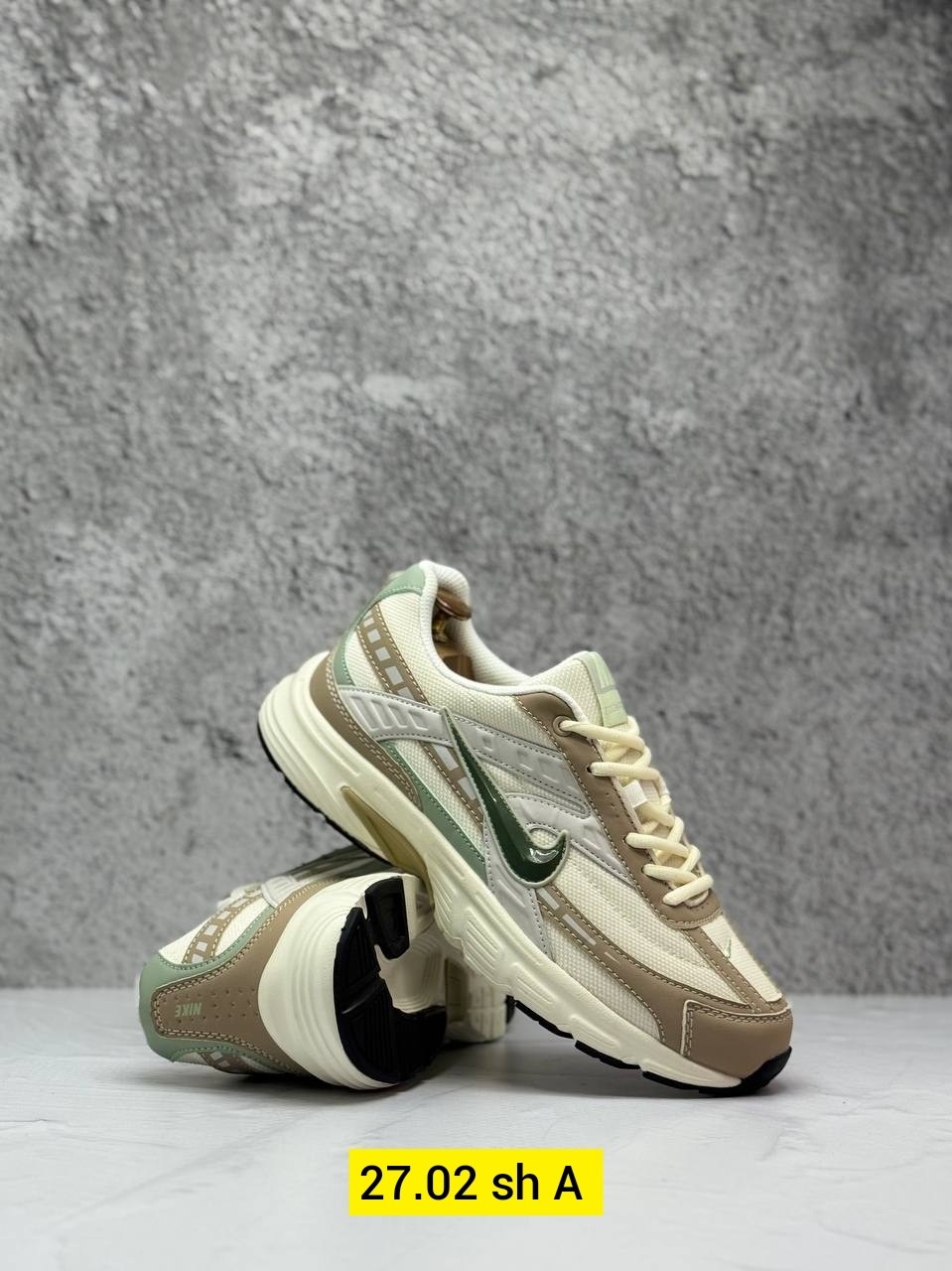 кроссовки nike initiator,кроссовки nike,мужские беговые кроссовки initiator от finish line nike бежевый,повседневные кроссовки,кроссовки мужские женские