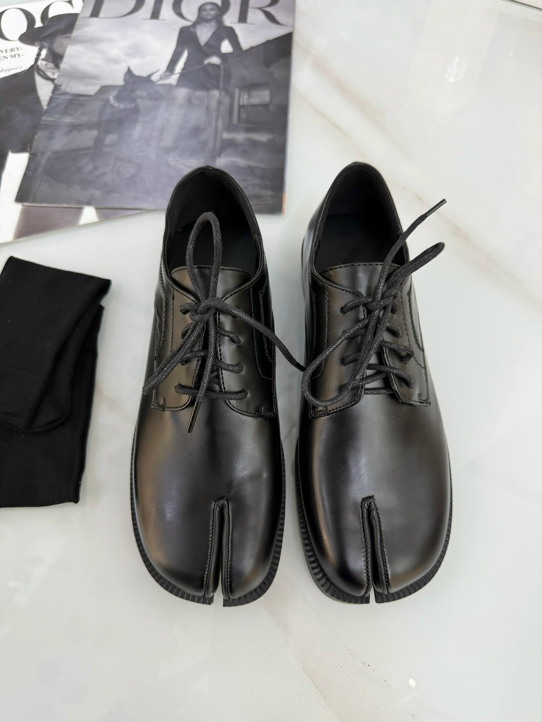 ,туфли дерби tabi на шнуровке maison margiela черный,туфли maison margiela tabi,chaussure margiela,chaussure martin margiela