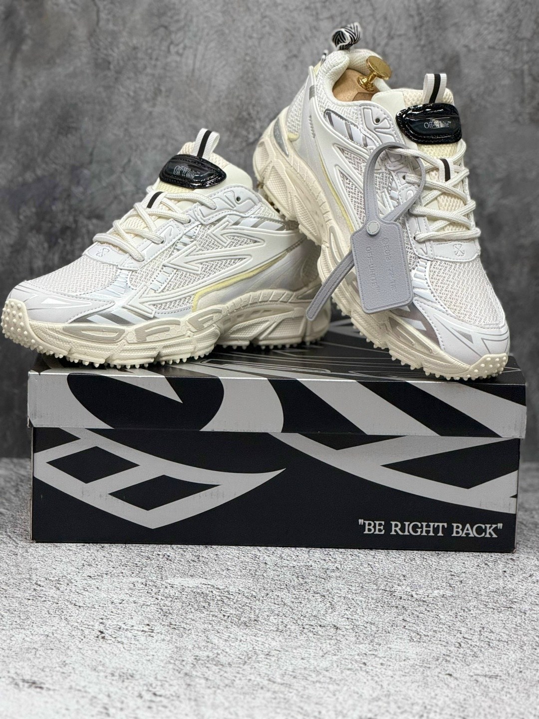 кроссовки off-white be right back,кроссовки off white be right,off-white кроссовки be right back белый,белые и серебристые кроссовки be right back off-white,кроссовки