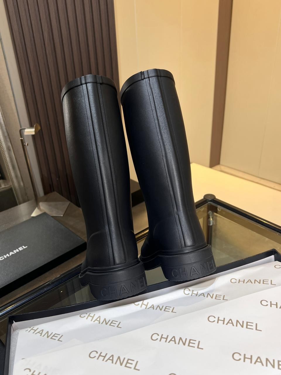 резиновые сапоги стильные,сапоги chanel,резиновые сапоги,стильные образы