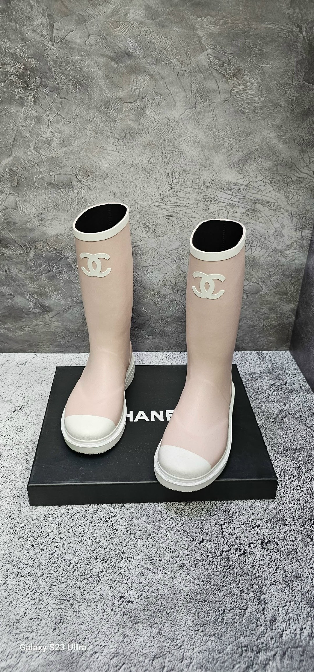резиновые сапоги chanel,резиновые сапоги шанель,chanel черные резиновые сапоги для женщин,сапоги chanel,chanel черные резиновые сапоги