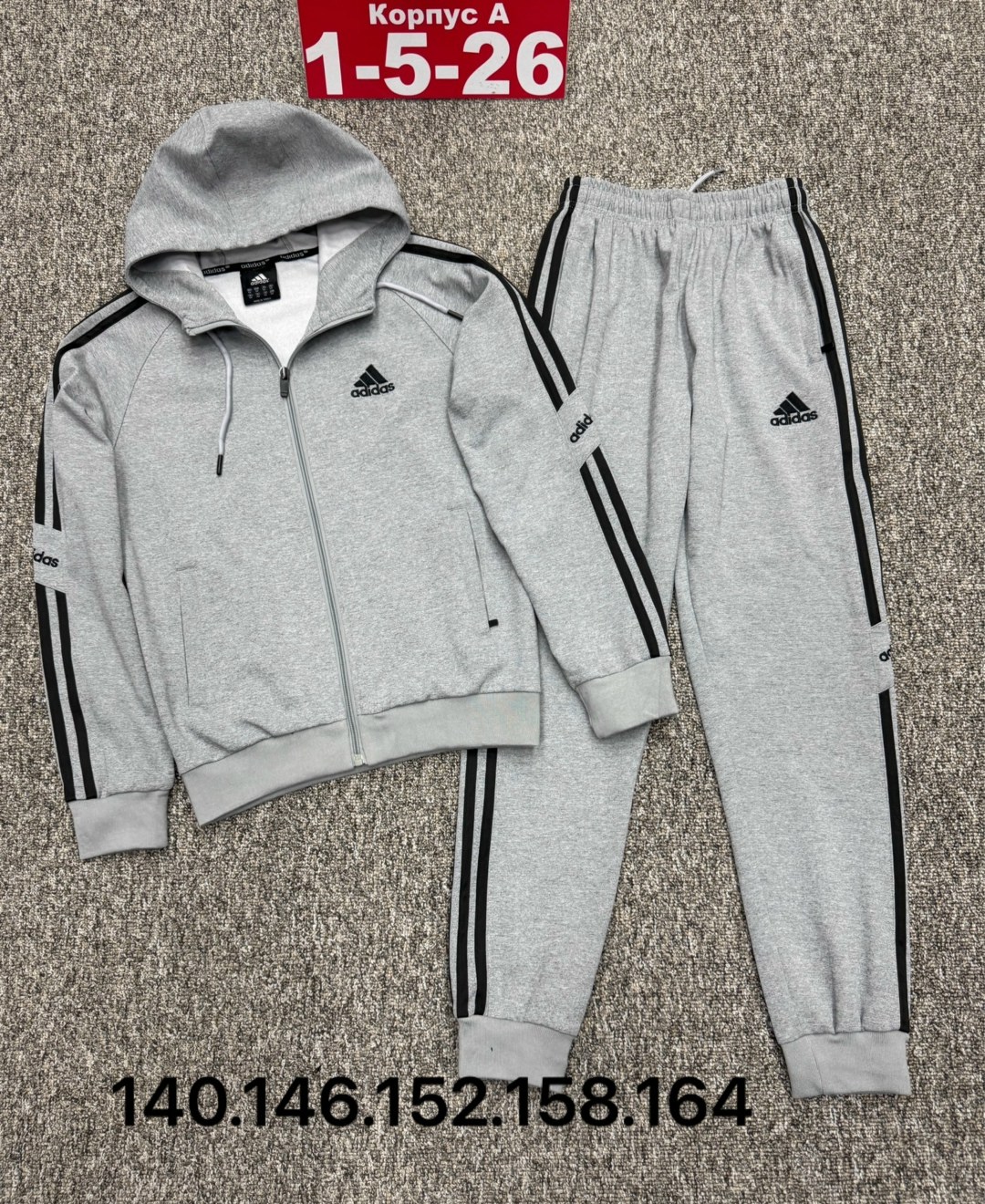 костюм спортивный adidas,спортивные костюмы адидас,костюм адидас,мужской спортивный костюм,адидас костюм черный 3 полоски