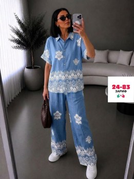 Костюм