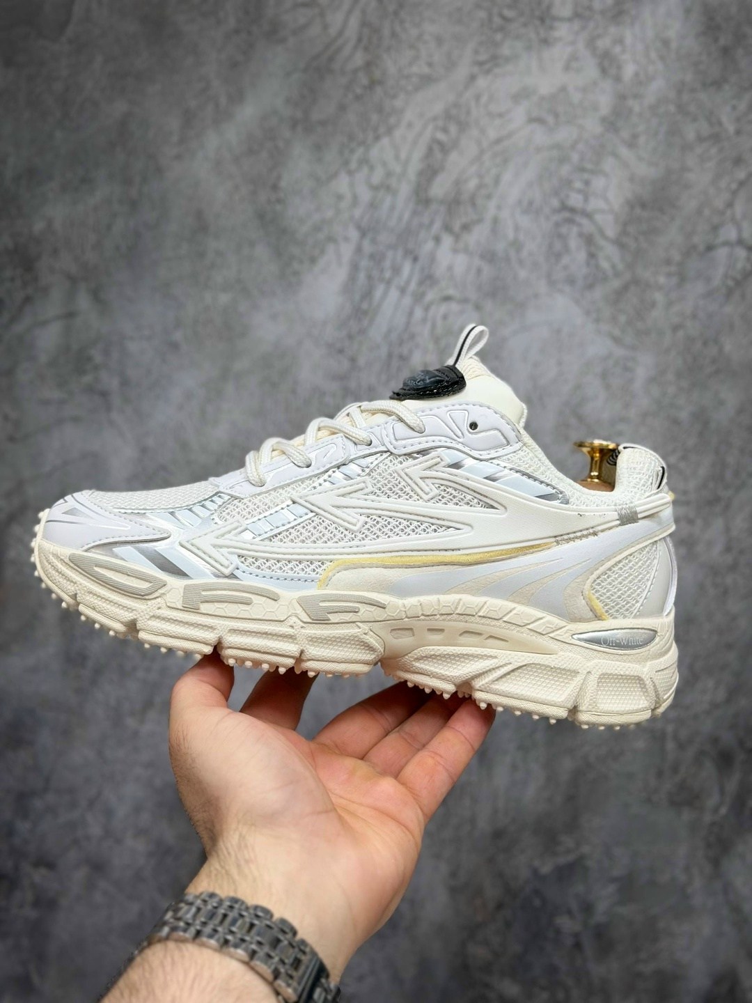 кроссовки off-white be right back,кроссовки off white be right,off-white кроссовки be right back белый,белые и серебристые кроссовки be right back off-white,кроссовки