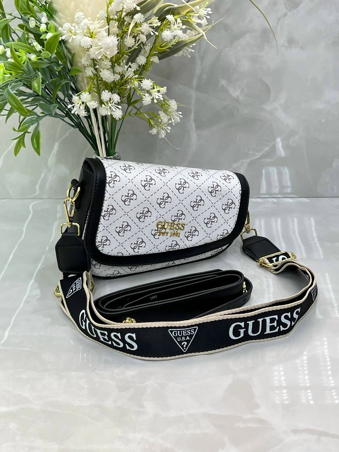 сумка guess,женская сумка guess,сумка guess женская через плечо,сумка через плечо guess,брендовые сумочки