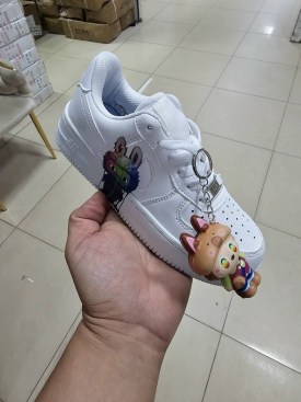 Кроссовки