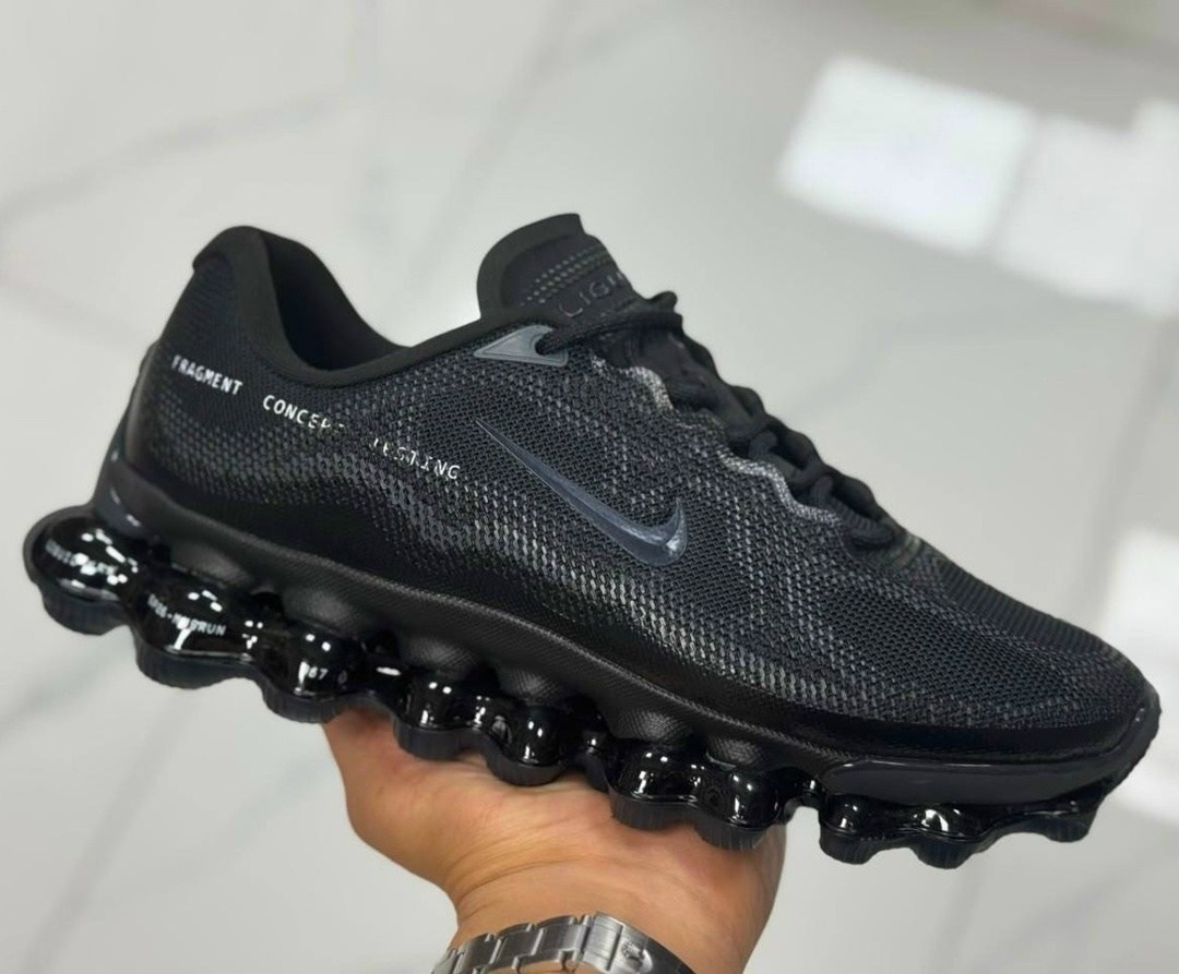 кроссовки,оригинальные кроссовки,nike air vapormax plus "triple black",мир кроссовок,vapormax