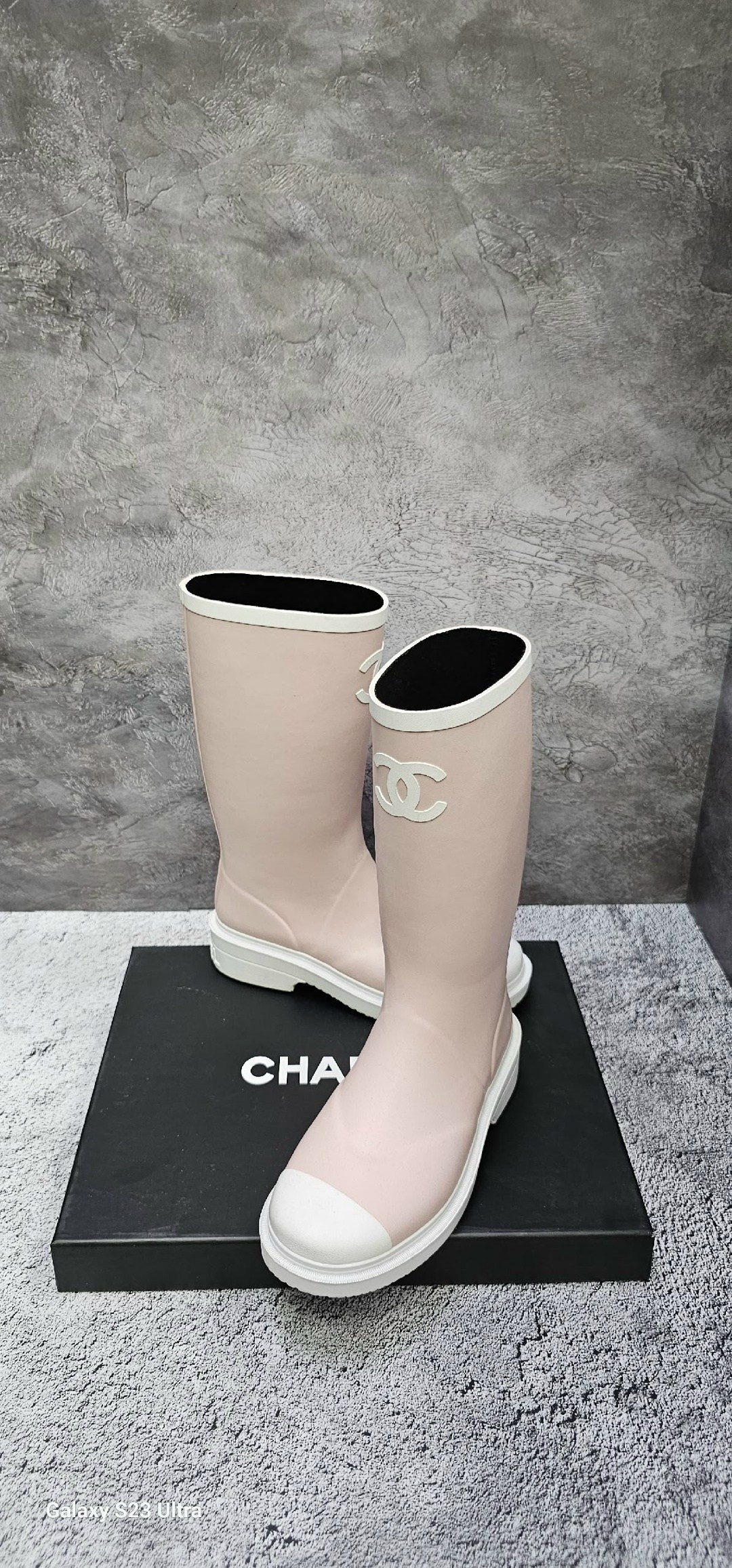 резиновые сапоги chanel,резиновые сапоги шанель,chanel черные резиновые сапоги для женщин,сапоги chanel,chanel черные резиновые сапоги