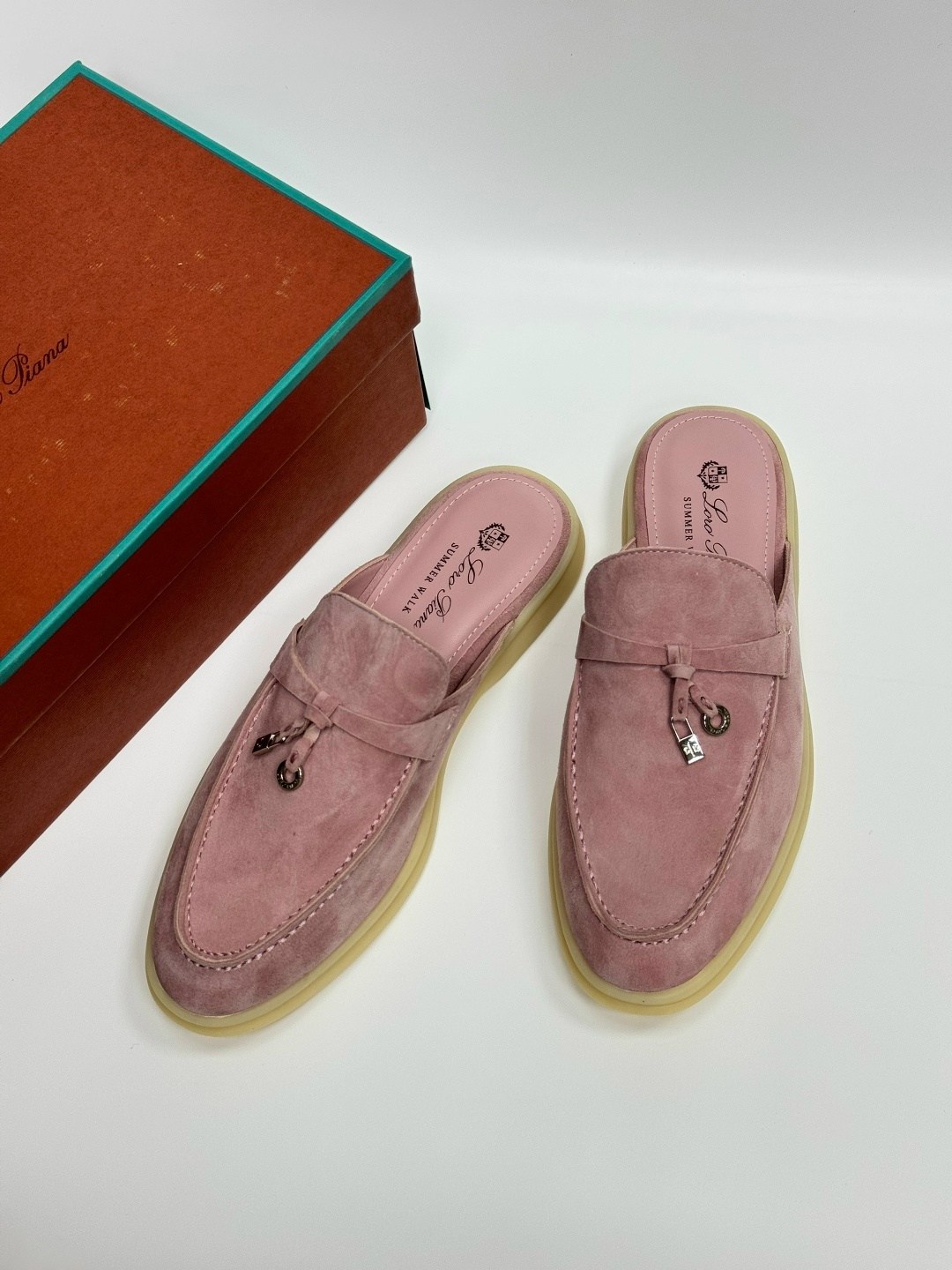 замшевые женские лоферы loro piana розовые,женские замшевые мюли loro piana бежевые,лоферы loro piana,замшевые мюли,женские замшевые мюли loro piana розовые
