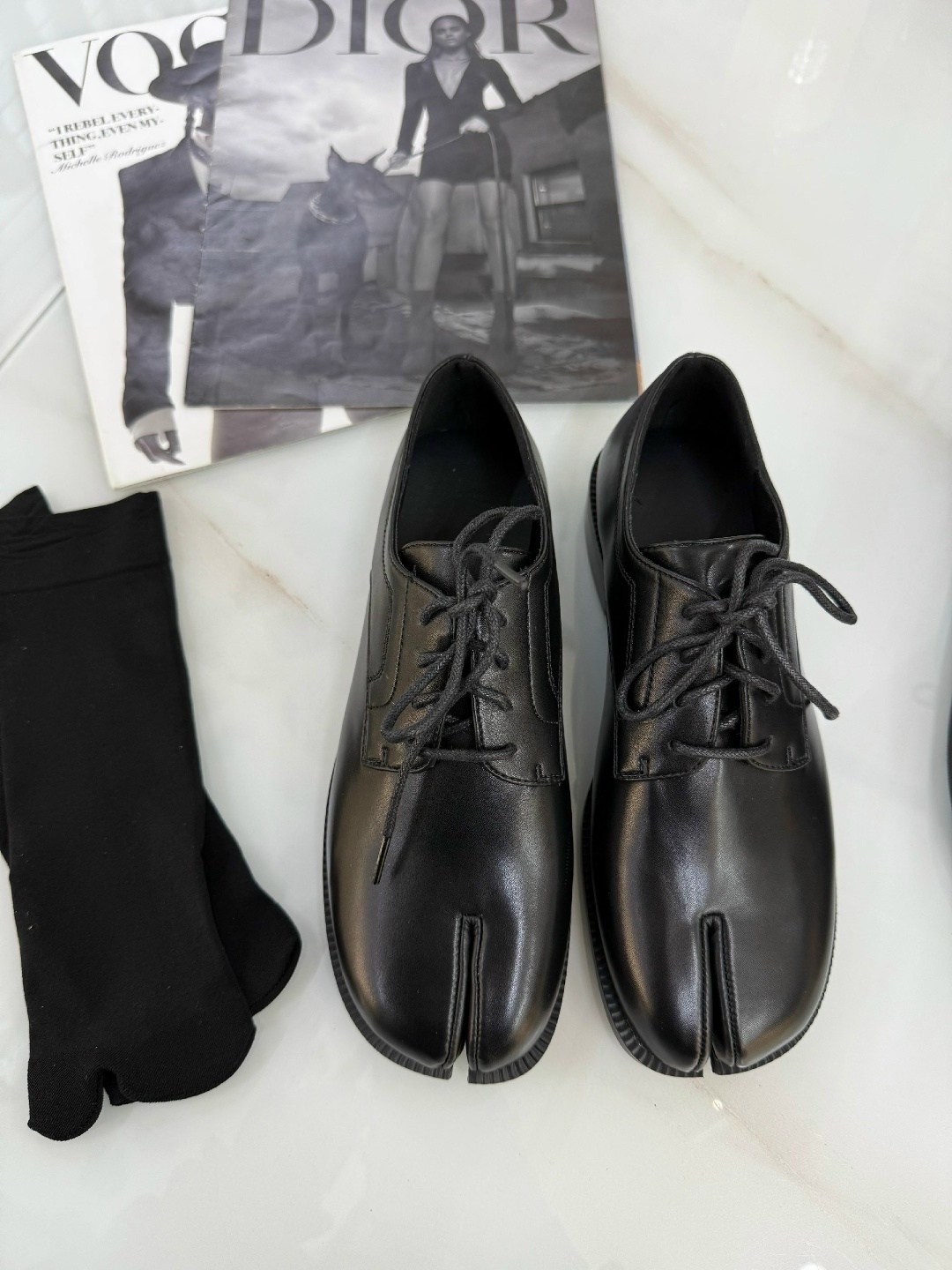 ,туфли дерби tabi на шнуровке maison margiela черный,туфли maison margiela tabi,chaussure margiela,chaussure martin margiela