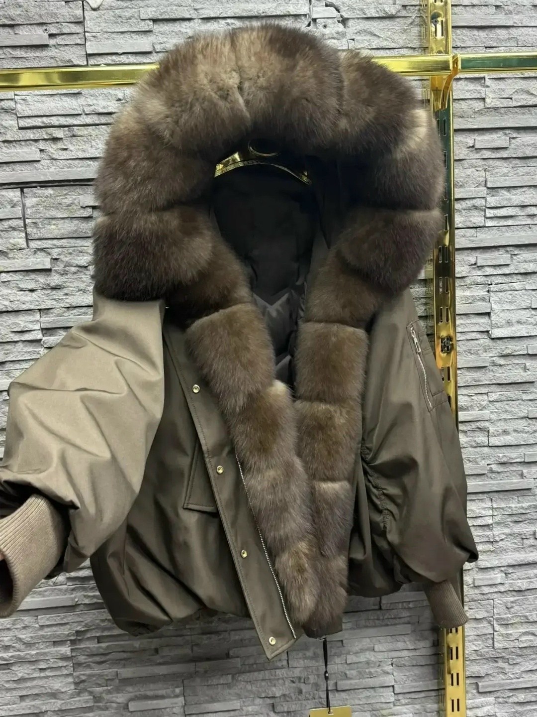 парка с натуральным мехом,женская парка с натуральным мехом,парка с мехом,зеленая парка с мехом,парки с мехом песца