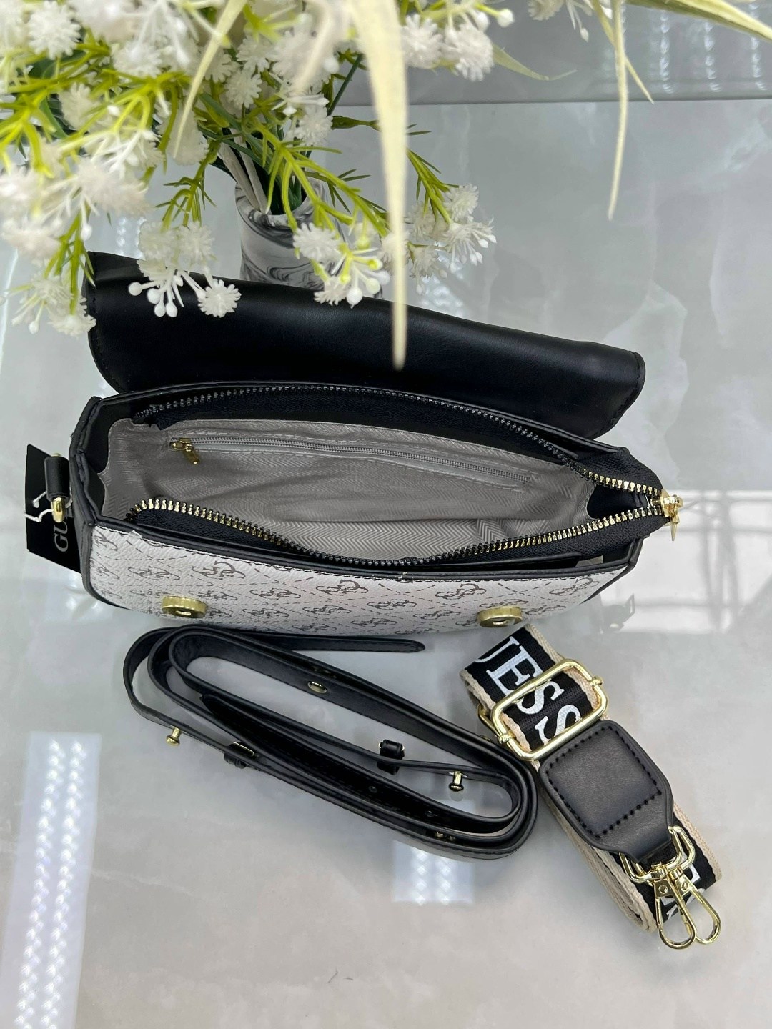 сумка guess,женская сумка guess,сумка guess женская через плечо,сумка через плечо guess,брендовые сумочки