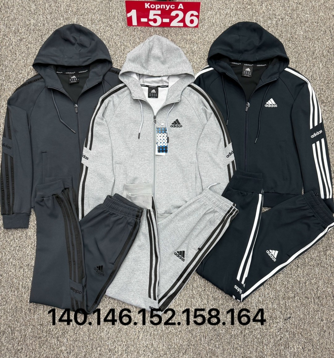 костюм спортивный adidas,спортивные костюмы адидас,костюм адидас,мужской спортивный костюм,адидас костюм черный 3 полоски