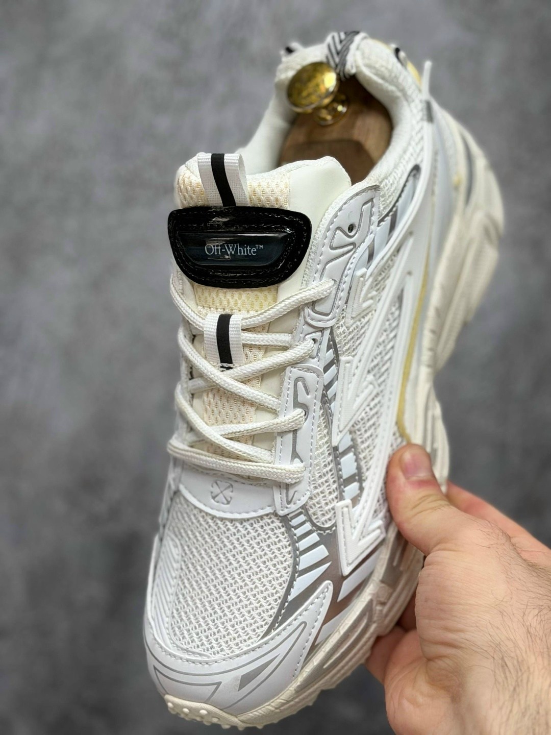 кроссовки off-white be right back,кроссовки off white be right,off-white кроссовки be right back белый,белые и серебристые кроссовки be right back off-white,кроссовки