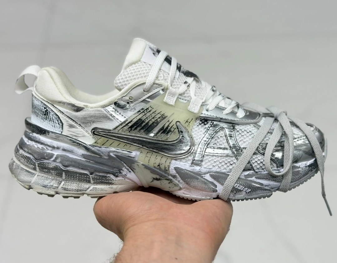кроссовки для бега v2k run женские с низким верхом серые nike,кроссовки nike,кроссовки nike v 2 k run,nike кроссовки для бега,кроссовки для бега v2k run женские с низким верхом серебристо-серые nike