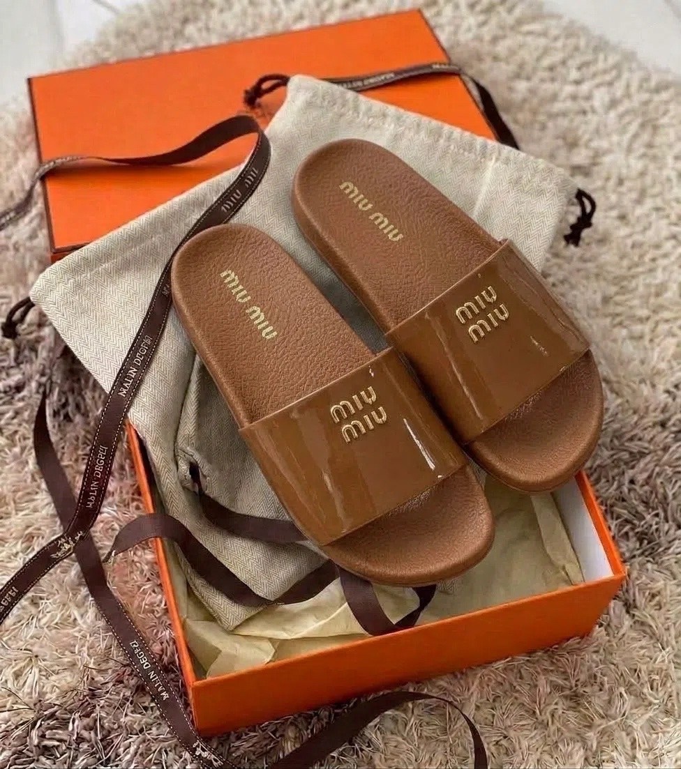 ,женские шлепанцы,шлепанцы miu miu,тапочки модные,шлепки женские