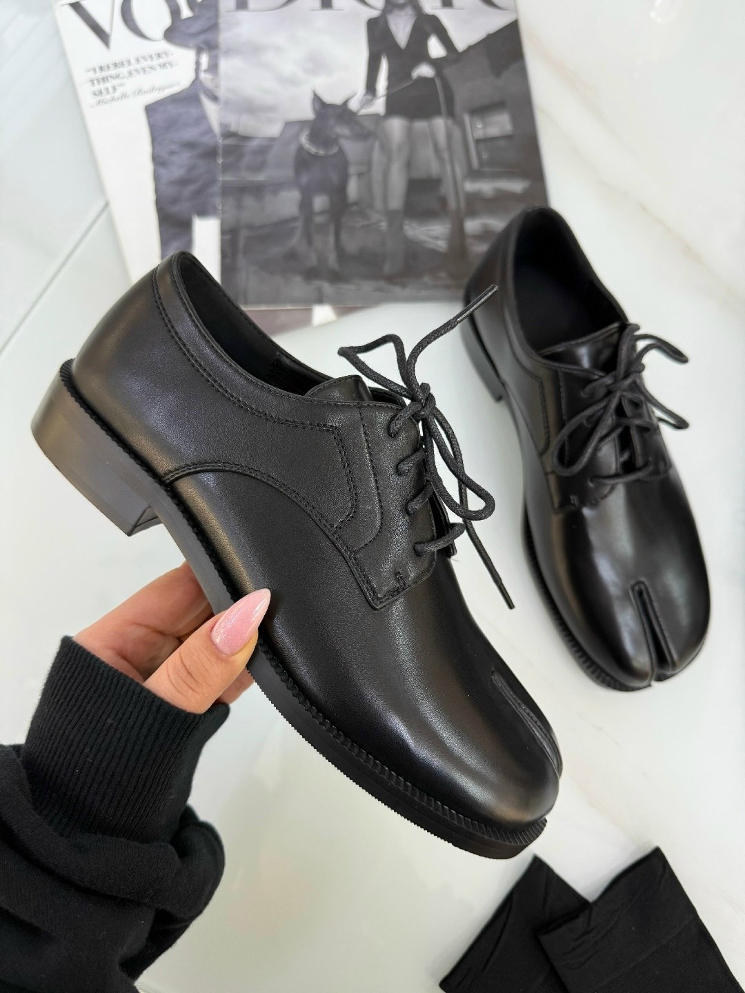 ,туфли дерби tabi на шнуровке maison margiela черный,туфли maison margiela tabi,chaussure margiela,chaussure martin margiela