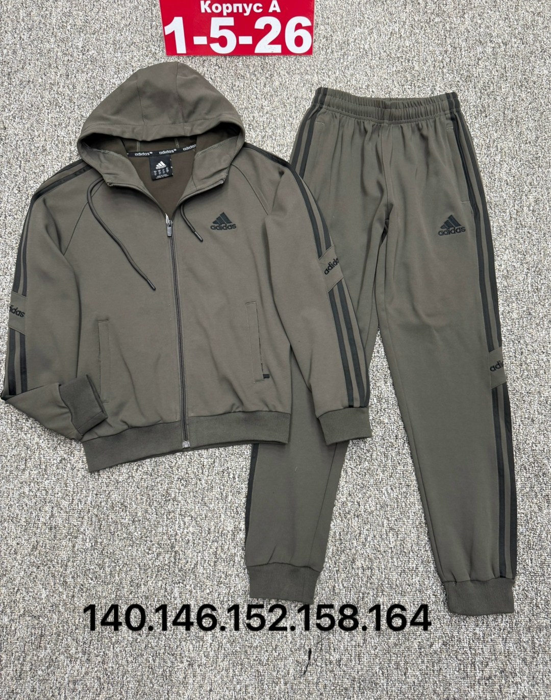 костюм спортивный adidas,спортивные костюмы адидас,костюм адидас,мужской спортивный костюм,адидас костюм черный 3 полоски
