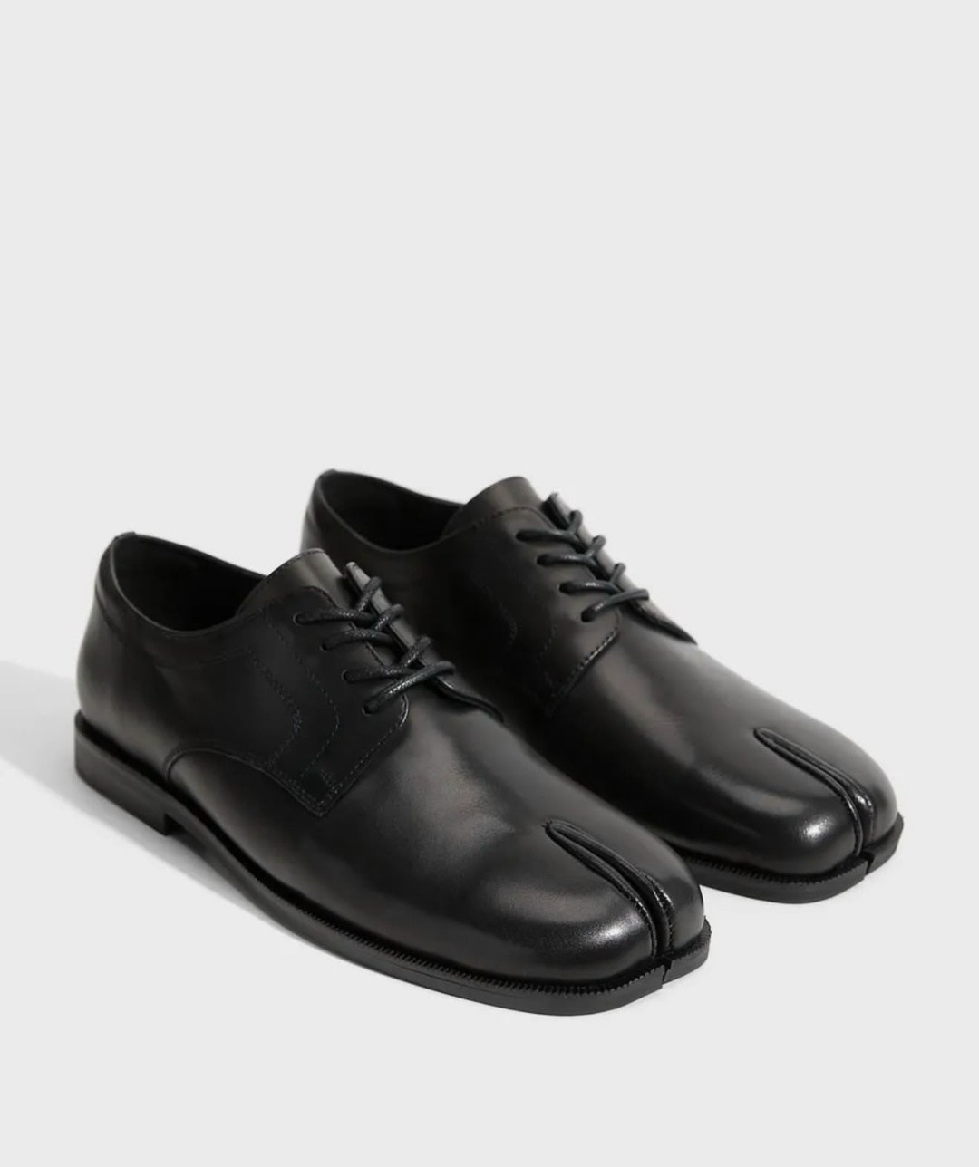 ,туфли дерби tabi на шнуровке maison margiela черный,туфли maison margiela tabi,chaussure margiela,chaussure martin margiela