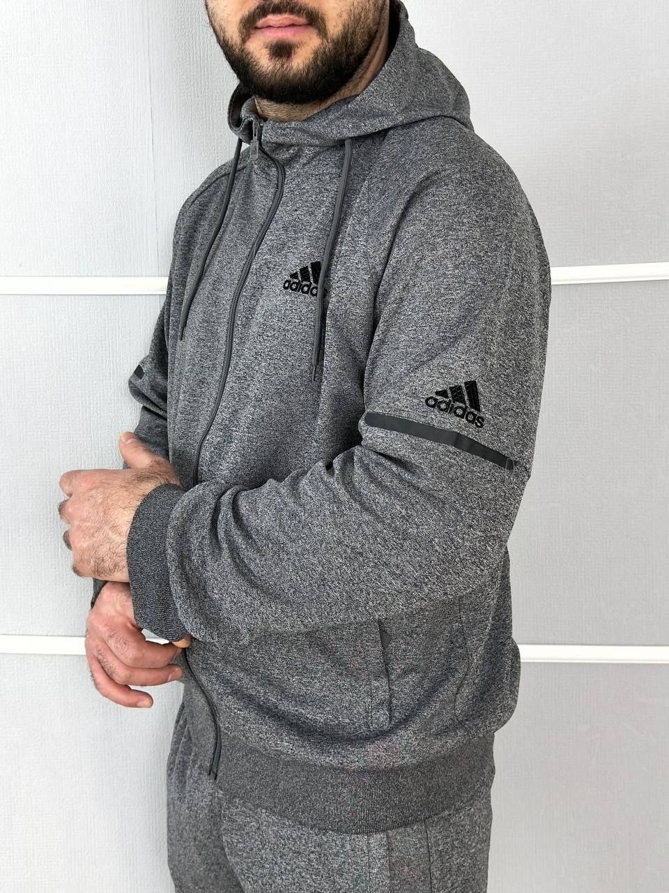 мужской спортивный костюм с капюшоном adidas,спортивный костюм adidas,спортивный костюм мужской adidas,спортивные костюмы адидас,серый спортивный костюм мужской