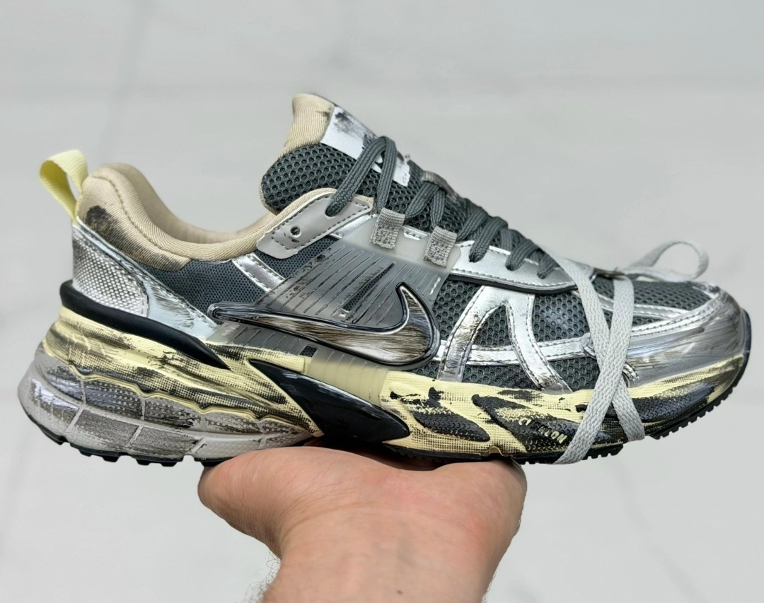 кроссовки для бега v2k run женские с низким верхом серые nike,кроссовки nike,кроссовки nike v 2 k run,nike кроссовки для бега,кроссовки для бега v2k run женские с низким верхом серебристо-серые nike