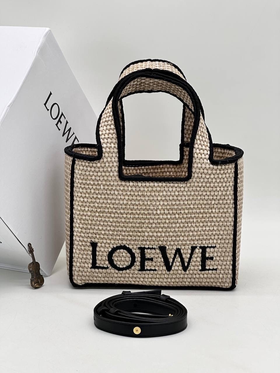 loewe сумка,сумка,женская сумка loewe,loewe сумка на плечо,сумка соломенная