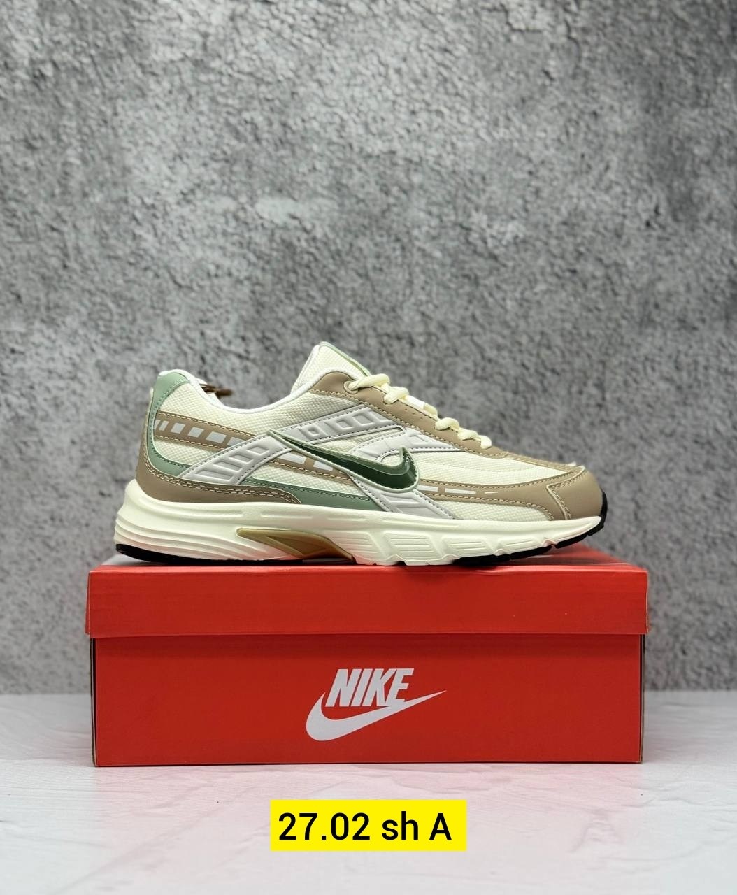 кроссовки nike initiator,кроссовки nike,мужские беговые кроссовки initiator от finish line nike бежевый,повседневные кроссовки,кроссовки мужские женские