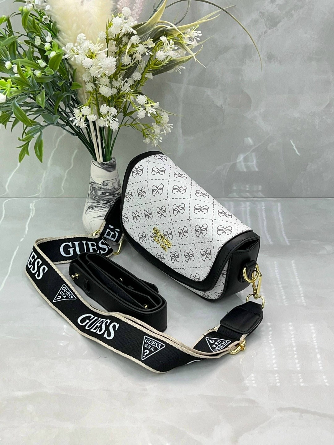 сумка через плечо guess,женская сумка guess,сумка guess,сумка guess женская через плечо,guess сумка на плечо