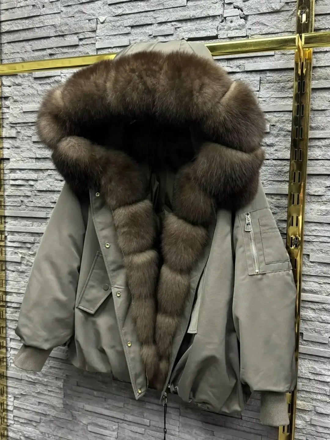 парка с натуральным мехом,женская парка с натуральным мехом,парка с мехом,зеленая парка с мехом,парки с мехом песца