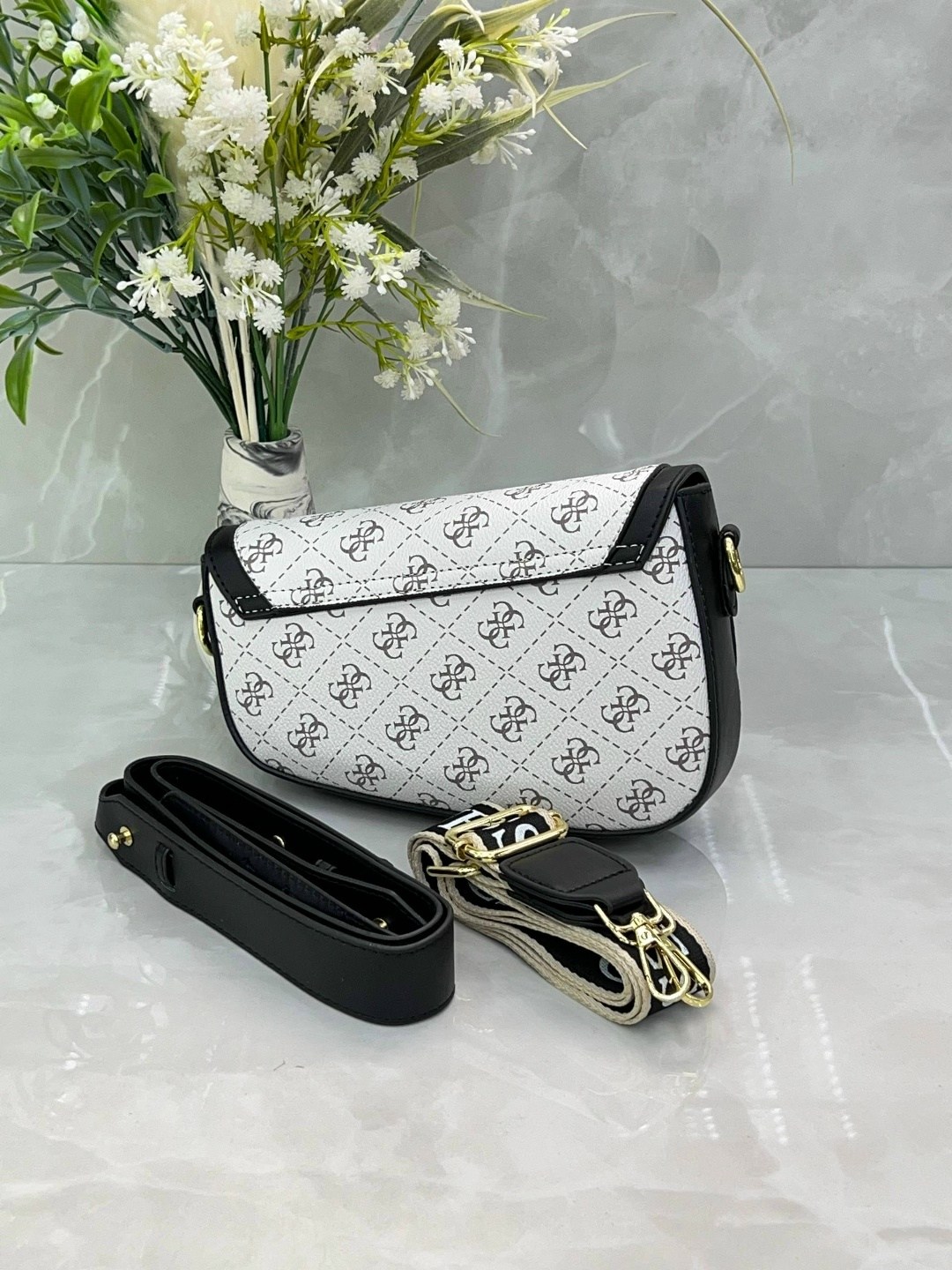 сумка через плечо guess,женская сумка guess,сумка guess,сумка guess женская через плечо,guess сумка на плечо