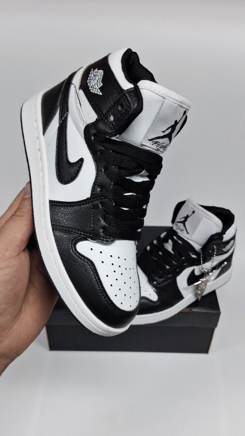 кроссовки nike air jordan 1 retro high,мужские кроссовки nike air jordan 1 retro high,nike air jordan 1 mid,кроссовки nike air jordan 1 retro,nike air jordan 1