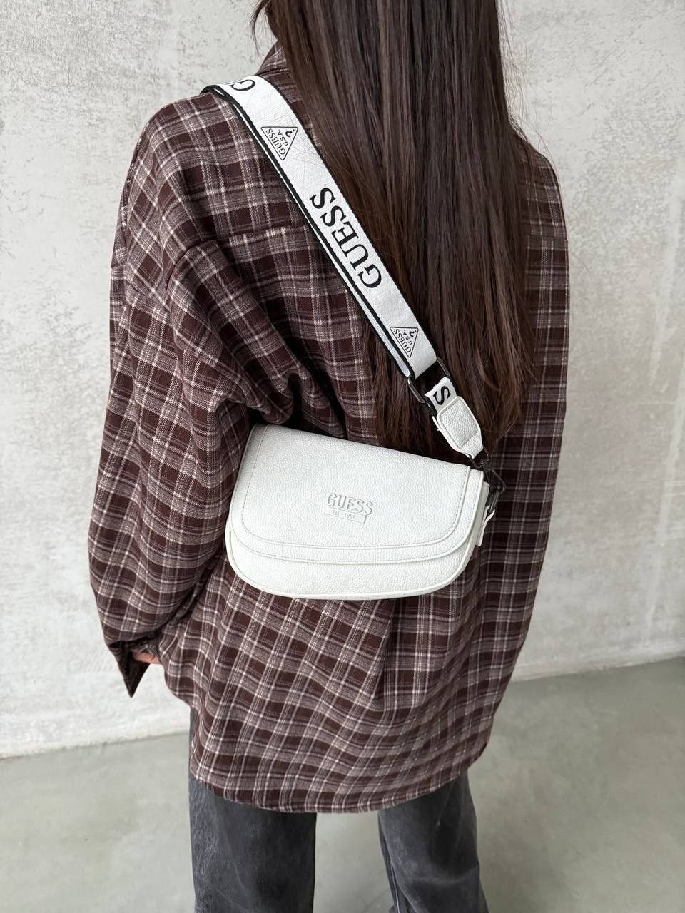 сумка guess кросс боди через плечо,сумка через плечо guess,женская сумка guess,guess сумка,сумка guess женская через плечо