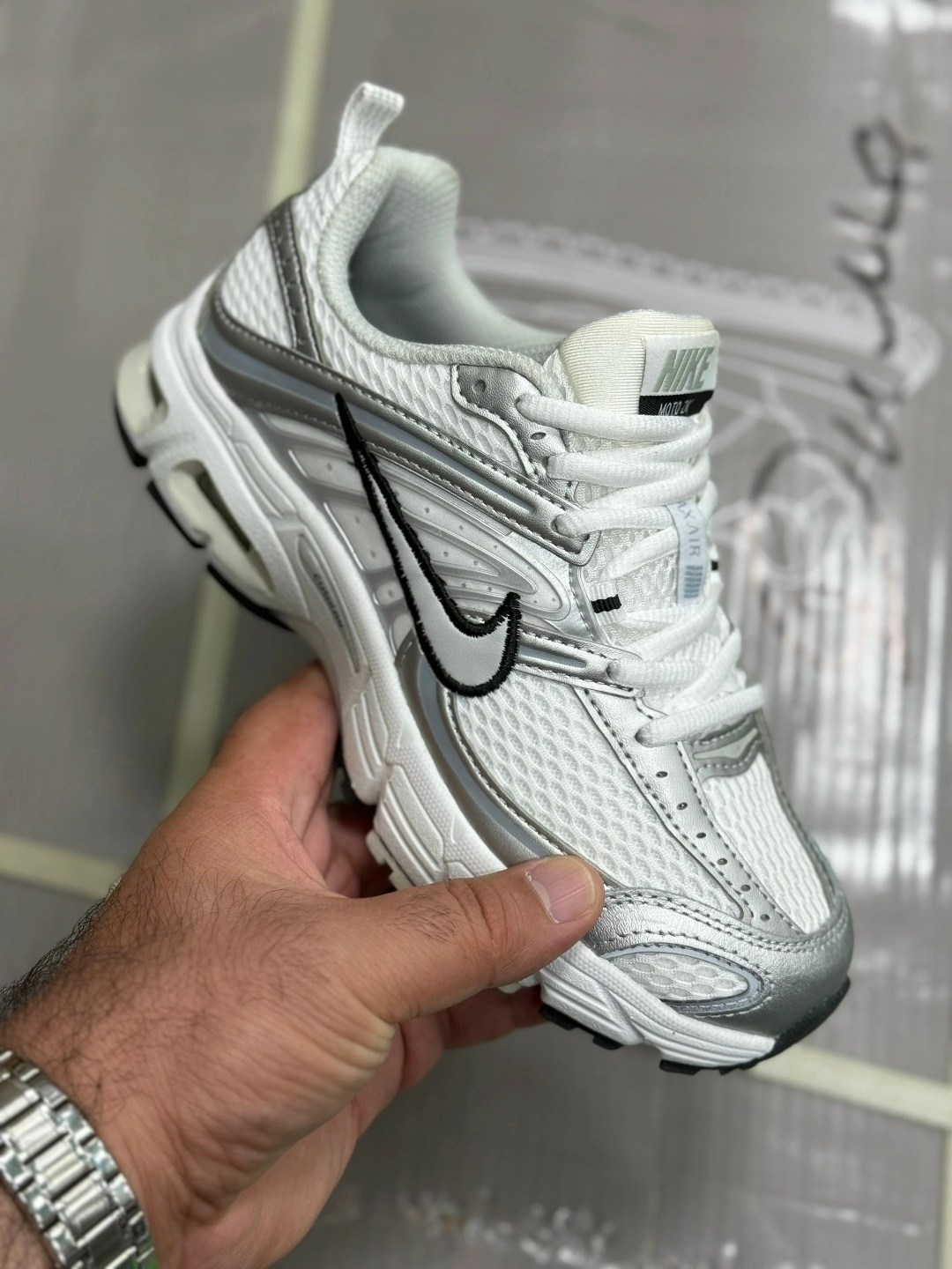 кроссовки nike,кроссовки nike initiator,кроссовки,женские беговые кроссовки initiator от finish line nike белый,кроссовки nike женские