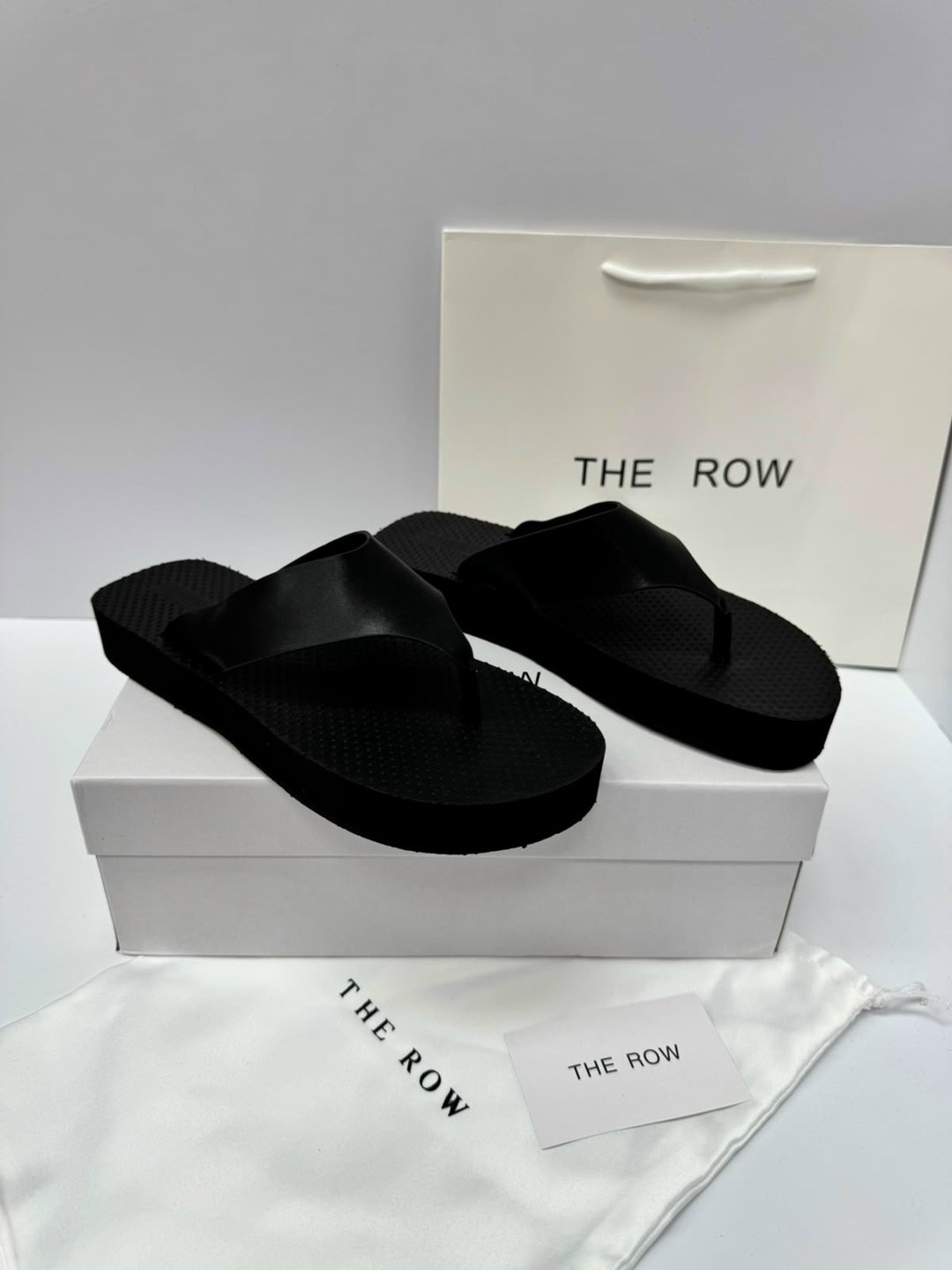 шлепанцы the row,женские шлепанцы,черные шлепанцы,,модные шлепки