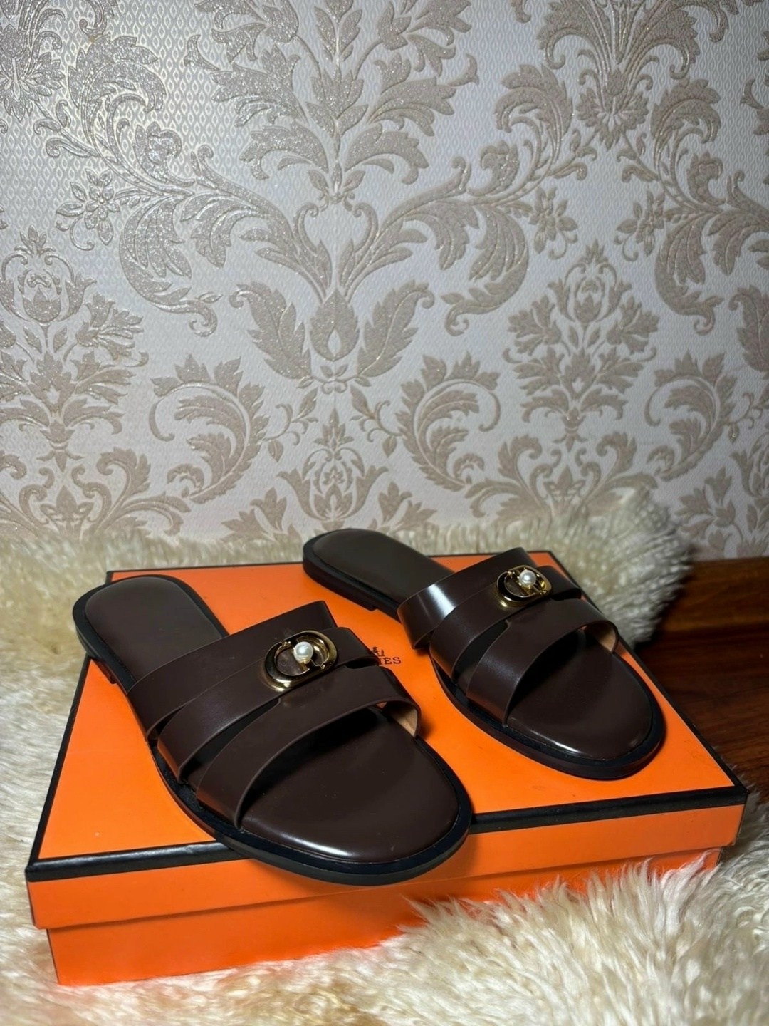 шлепанцы луи виттон,,шлепанцы женские,кожаные шлепанцы,шлепанцы hermes