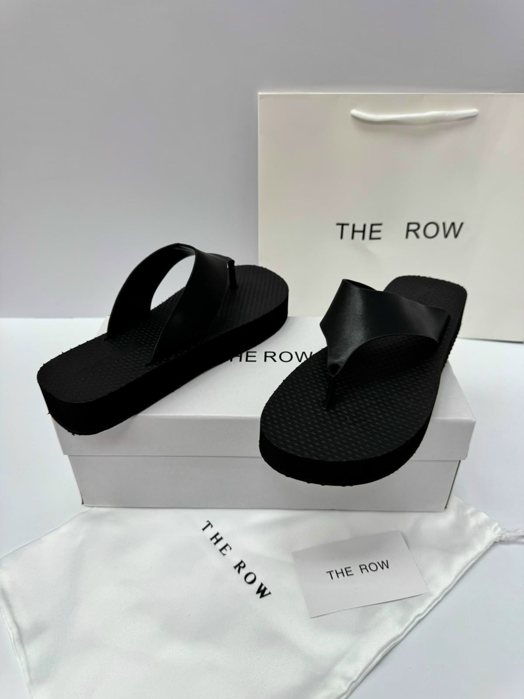 шлепанцы the row,женские шлепанцы,черные шлепанцы,,модные шлепки