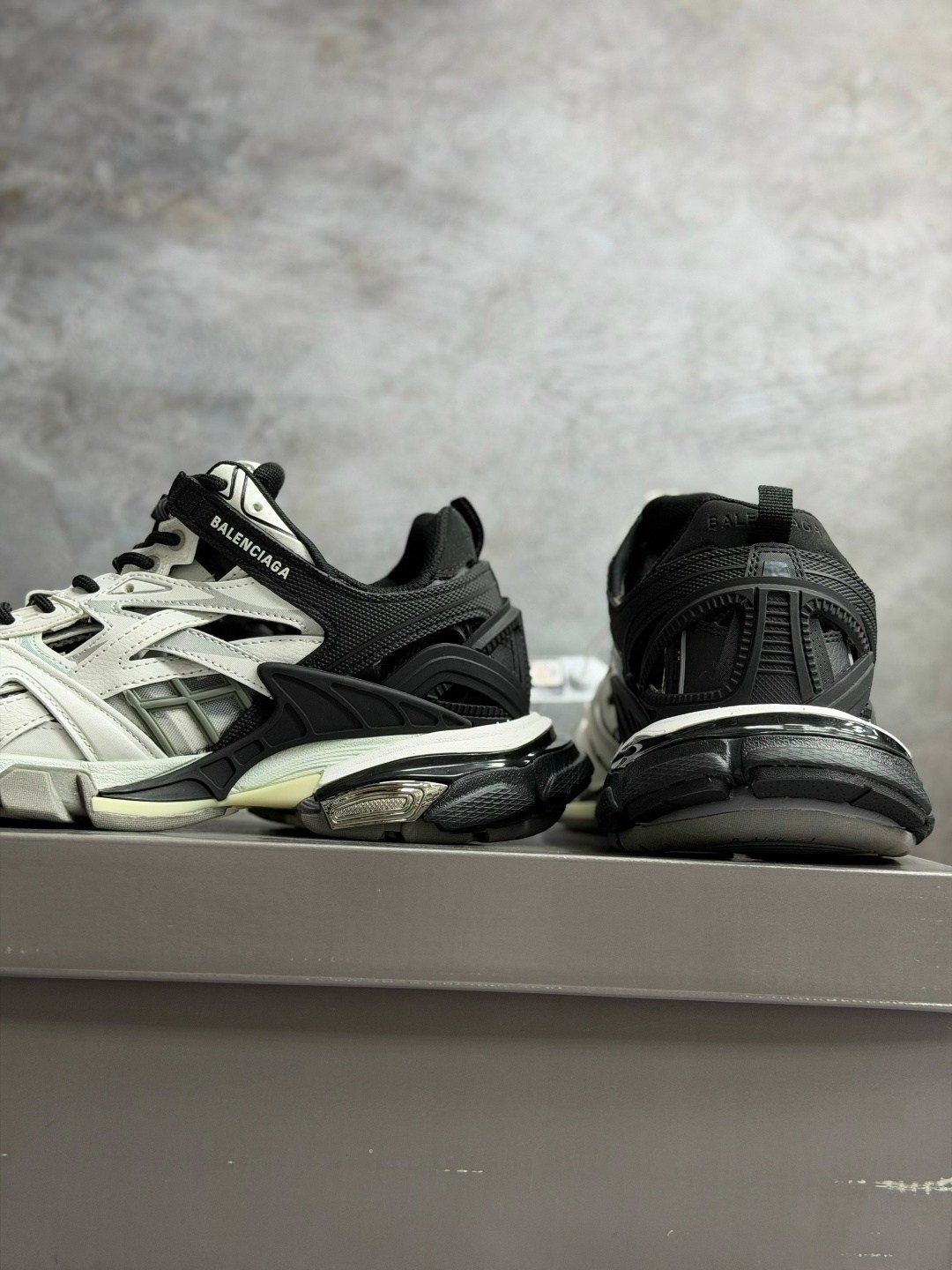 кроссовки balenciaga track 2,balenciaga track 2,кроссовки balenciaga track.2 trainer beige black,balenciaga track,кроссовки balenciaga track 2 trainer 'black white'