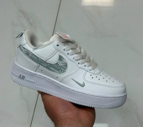 Кроссовки