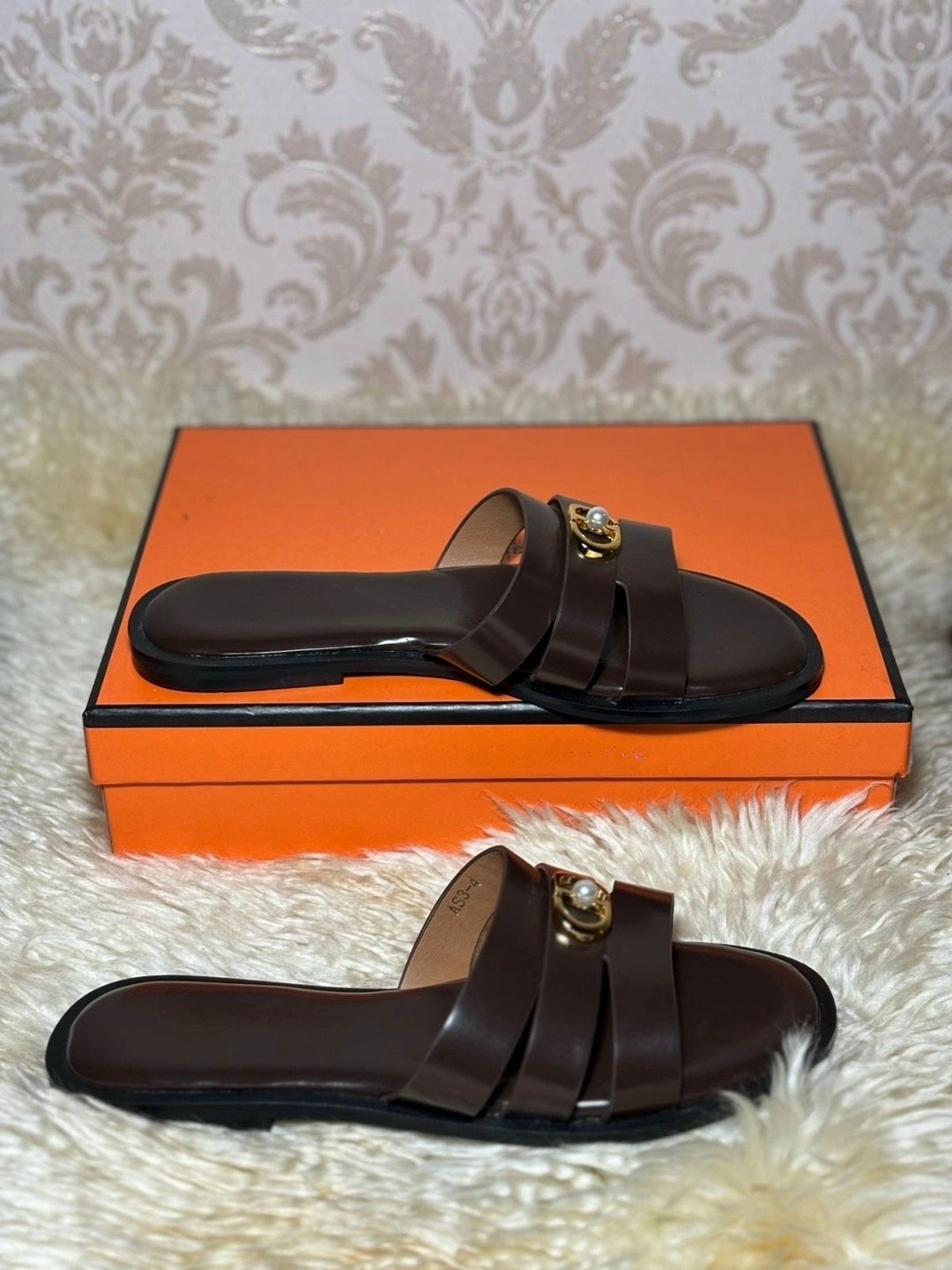 шлепанцы луи виттон,,шлепанцы женские,кожаные шлепанцы,шлепанцы hermes