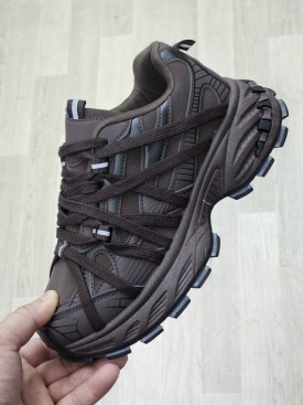 Кроссовки