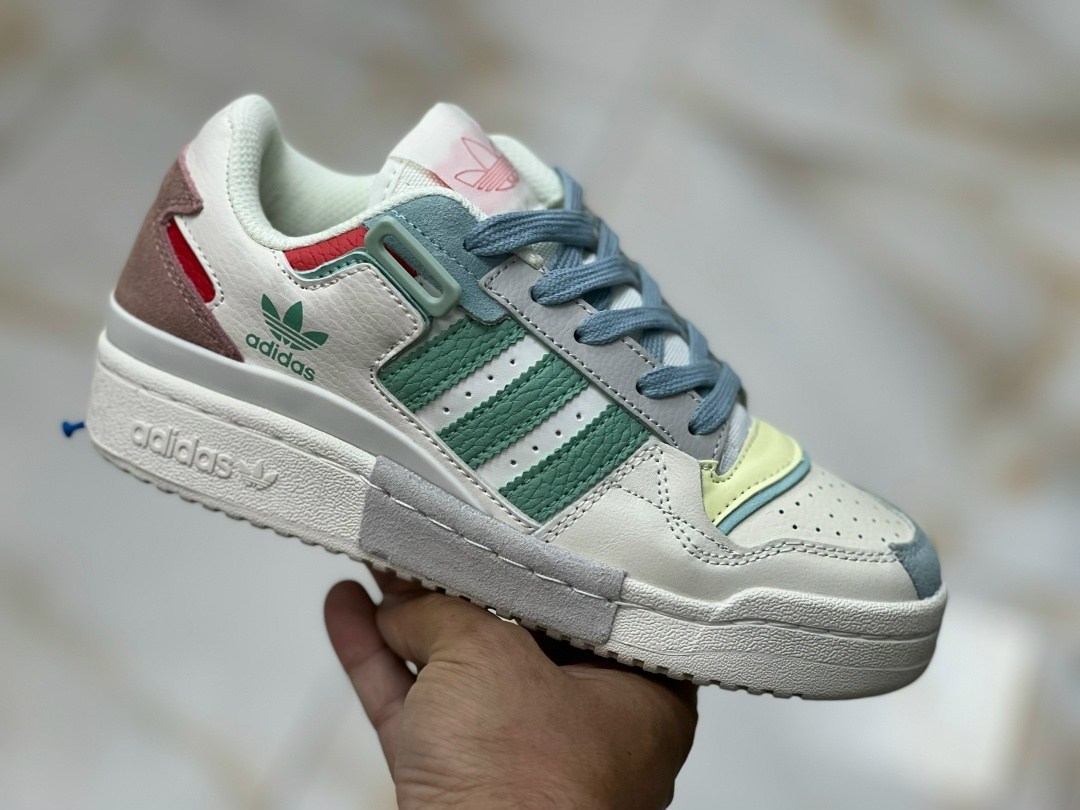 кроссовки adidas,женские кроссовки adidas,кроссовки adidas original,кроссовки мужские женские adidas,кроссовки мужские adidas