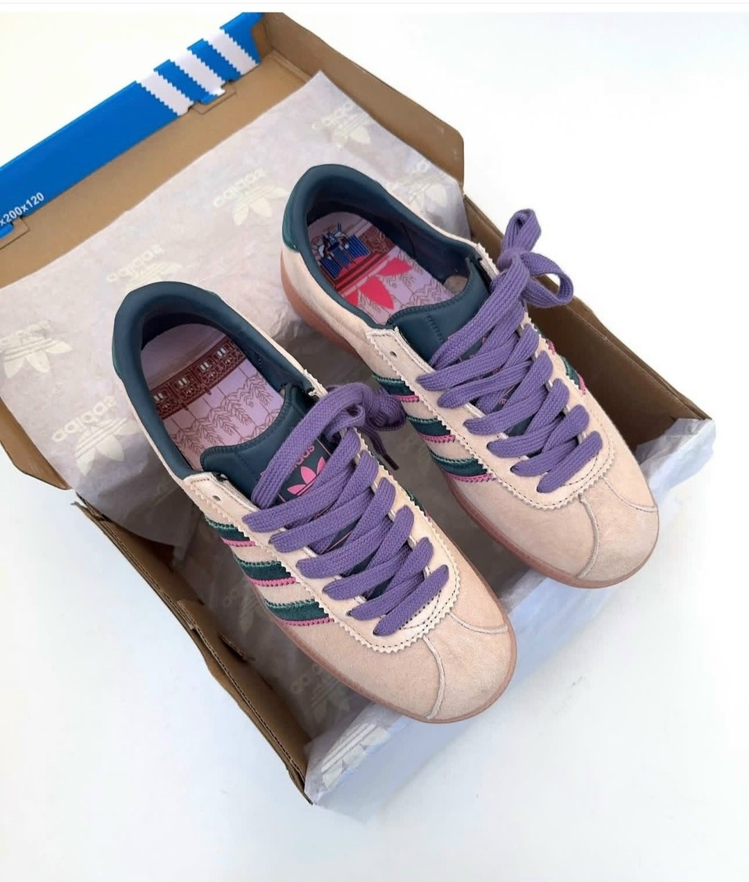 кроссовки adidas spezial,кроссовки женские adidas,кроссовки adidas,adidas gazelle,adidas розовые замшевые кроссовки gazelle для женщин