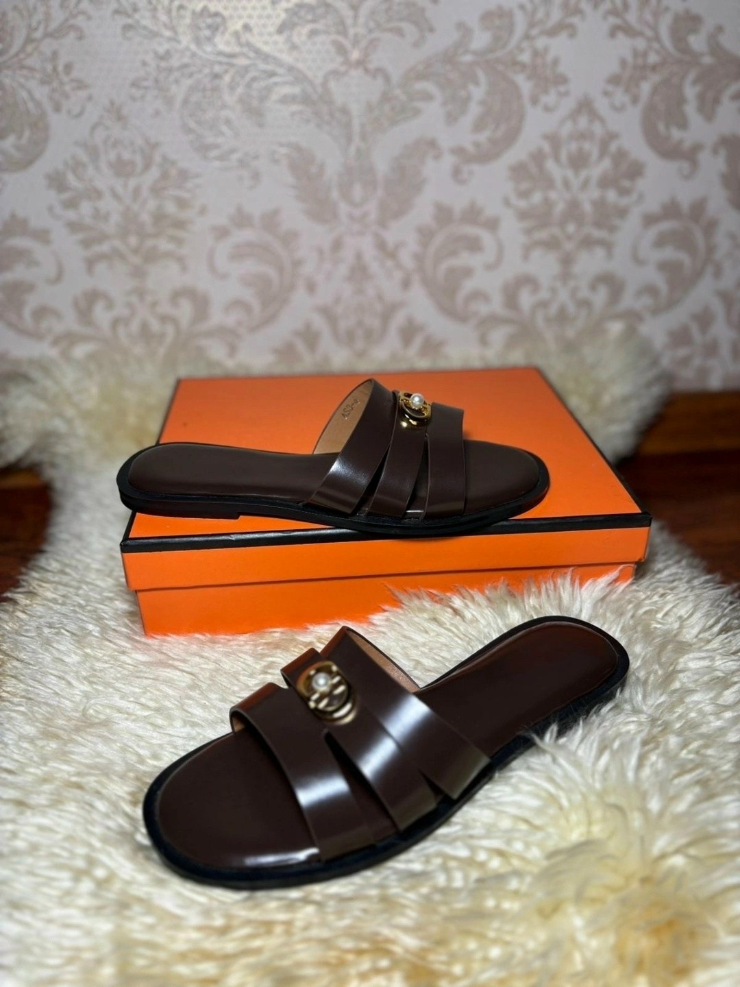 шлепанцы луи виттон,,шлепанцы женские,кожаные шлепанцы,шлепанцы hermes